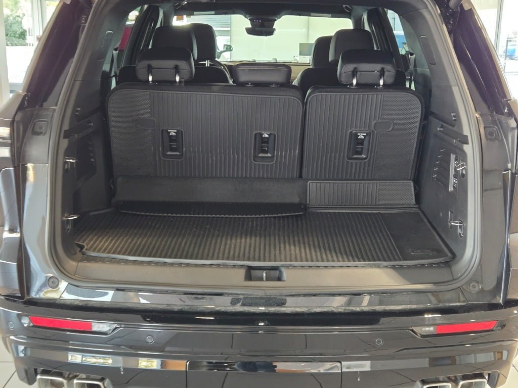 Used 2026 Chevrolet Traverse High Country w/ LPO, Floor Liner Package AWD/4WD image 14