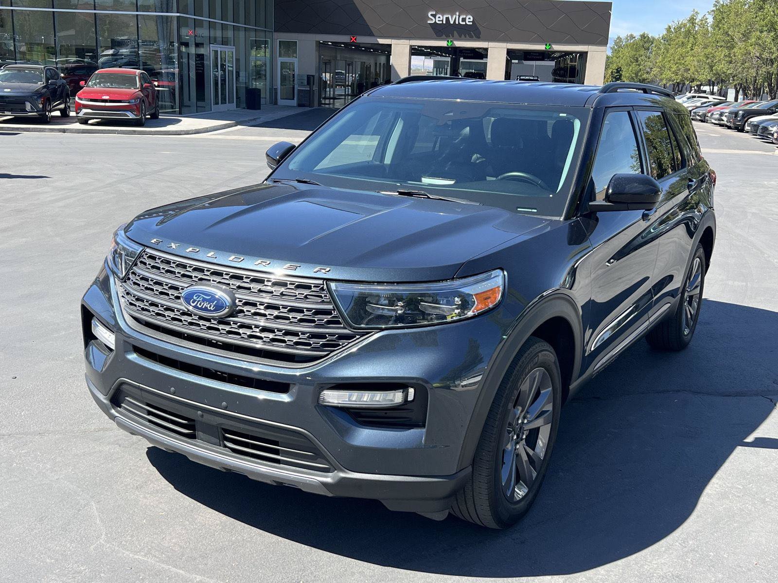 Used 2022 Ford Explorer XLT w/ Equipment Group 202A AWD/4WD image 10
