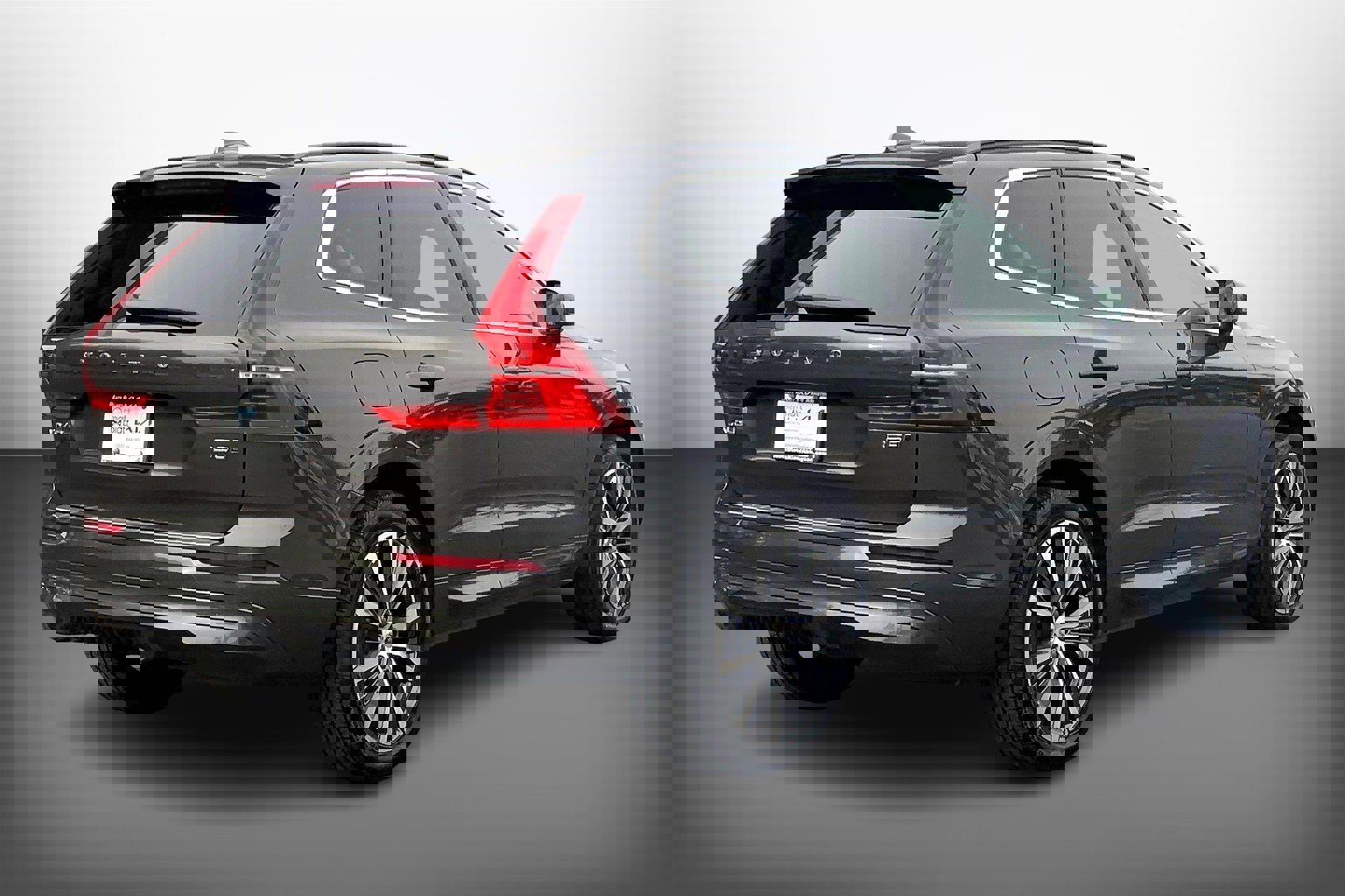 Used 2022 Volvo XC60 B5 Momentum w/ Climate Package image 14