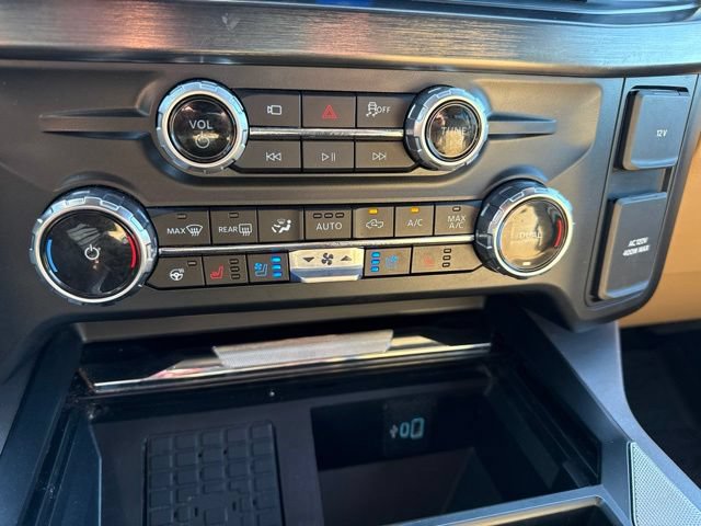 Used 2025 Ford F350 Lariat w/ Black Appearance Package AWD/4WD image 31