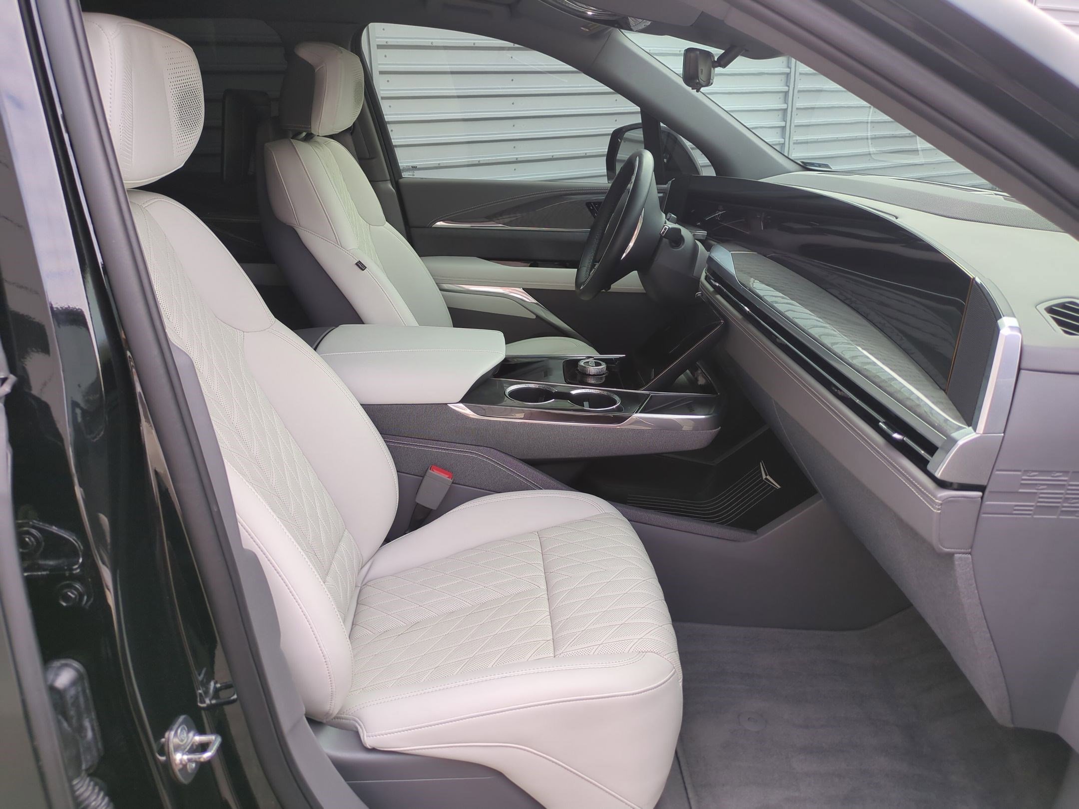 Used 2025 Cadillac Escalade IQ Sport 1 w/ Smart Trailering package image 31