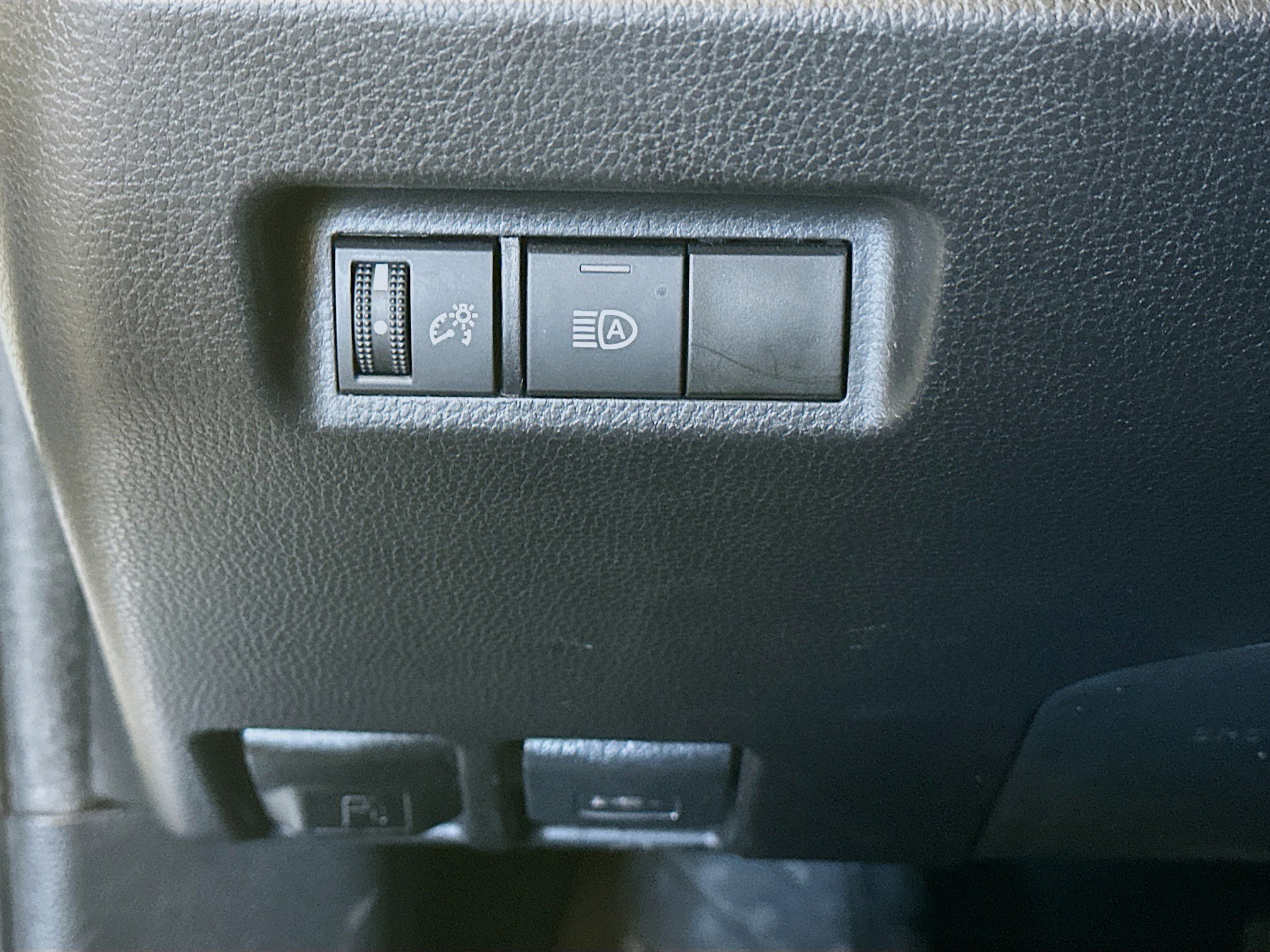 Used 2022 Toyota RAV4 LE FWD image 16