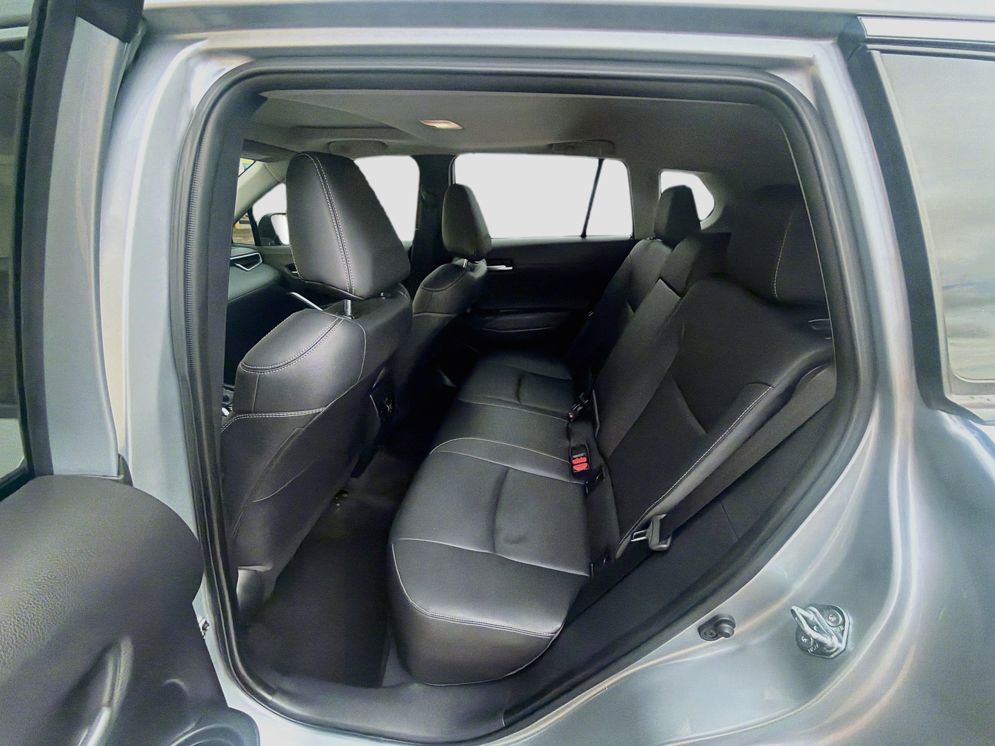 Used 2023 Toyota Corolla Cross XLE w/ Convenience Package FWD image 22