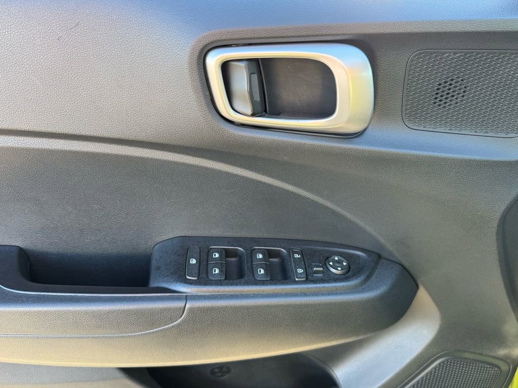 Used 2024 Hyundai Venue SE image 12