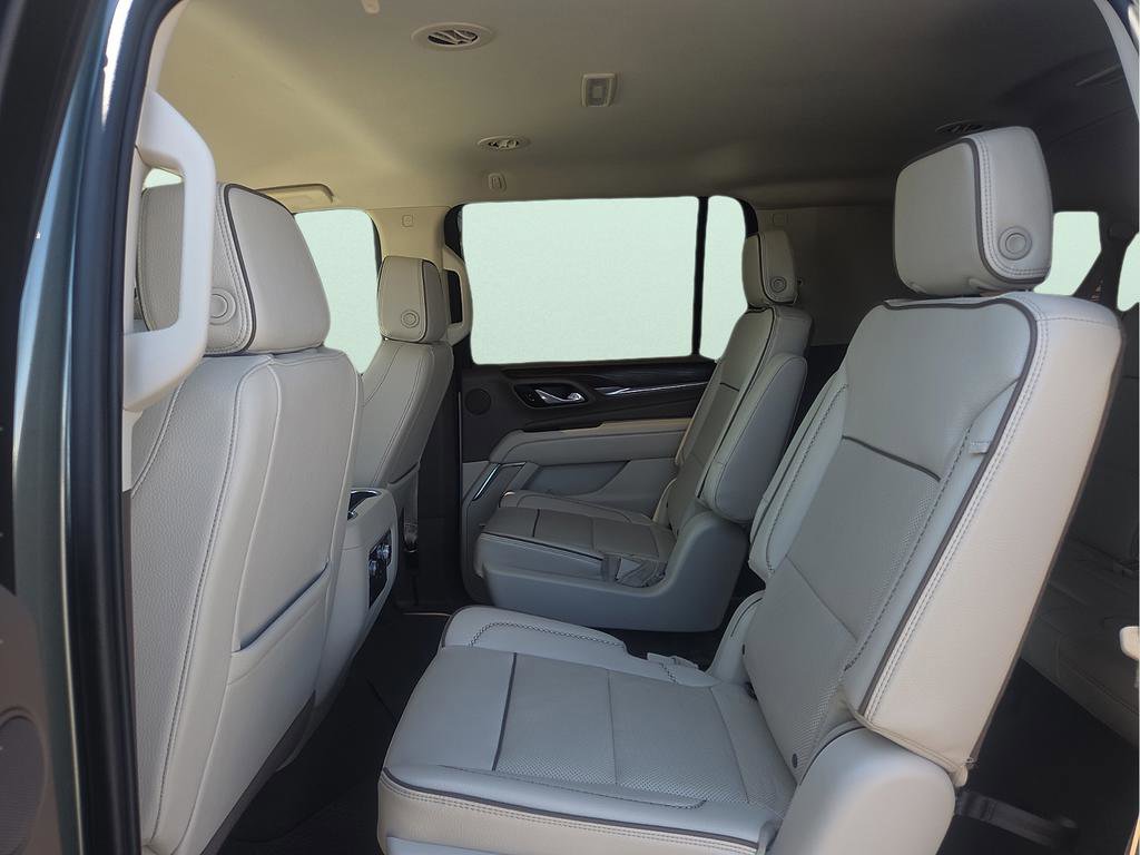 Used 2023 GMC Yukon XL Denali AWD/4WD image 8