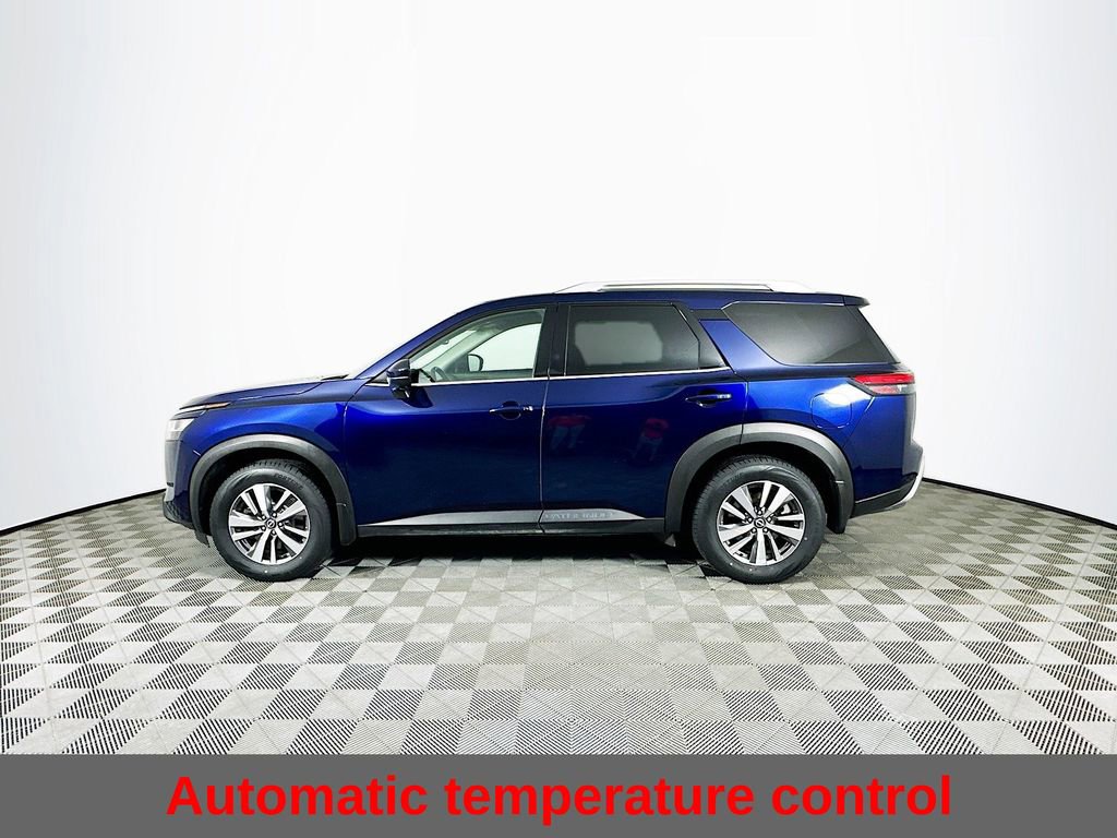 Used 2022 Nissan Pathfinder SL w/ SL Black Package image 7