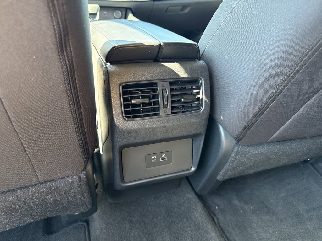 Used 2023 Nissan Rogue SV image 22