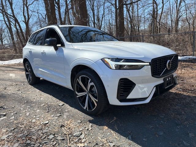Used 2022 Volvo XC60 T8 R-Design w/ Advanced Package image 2