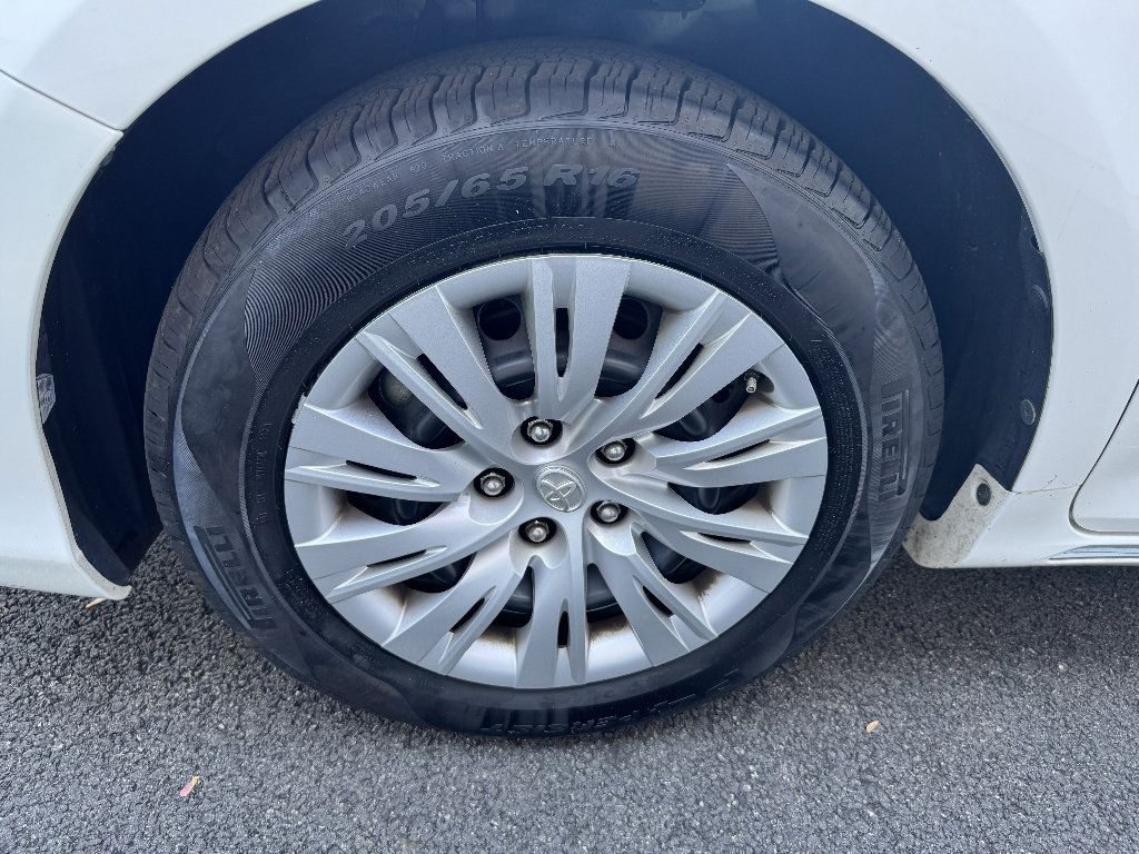Used 2014 Toyota Camry LE FWD image 21