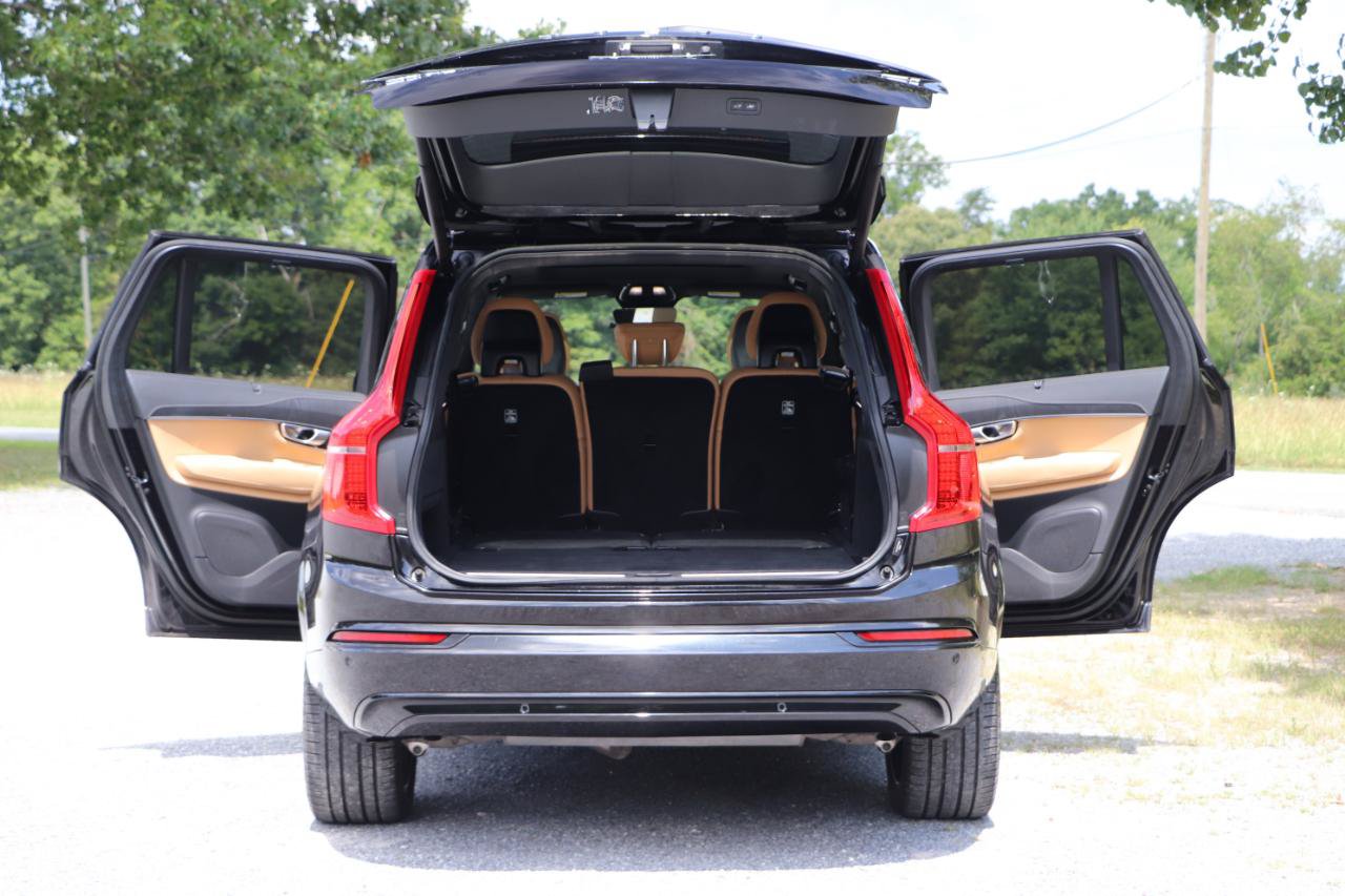Used 2023 Volvo XC90 T8 Ultimate AWD/4WD image 7