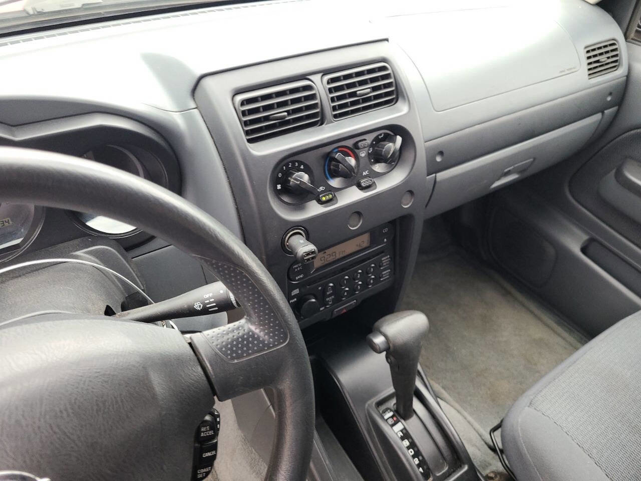 Used 2003 Nissan Frontier XE image 14