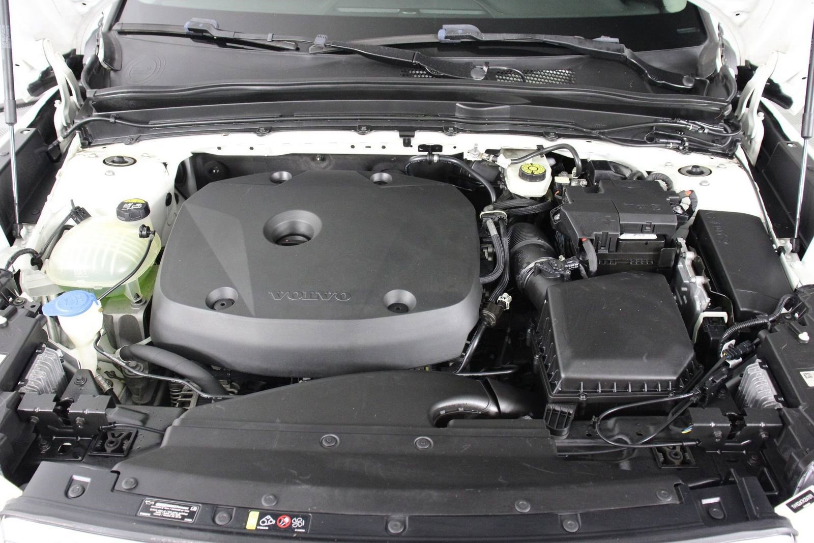 Used 2019 Volvo XC40 T5 Momentum image 24