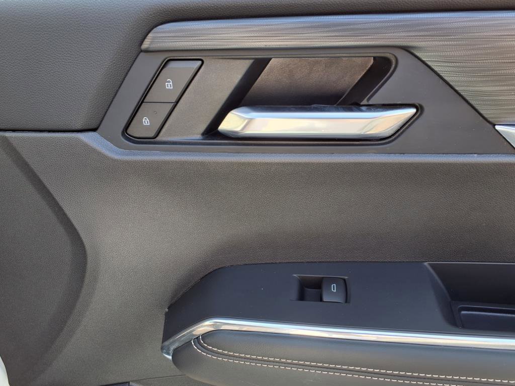 Used 2025 GMC Acadia Elevation image 29