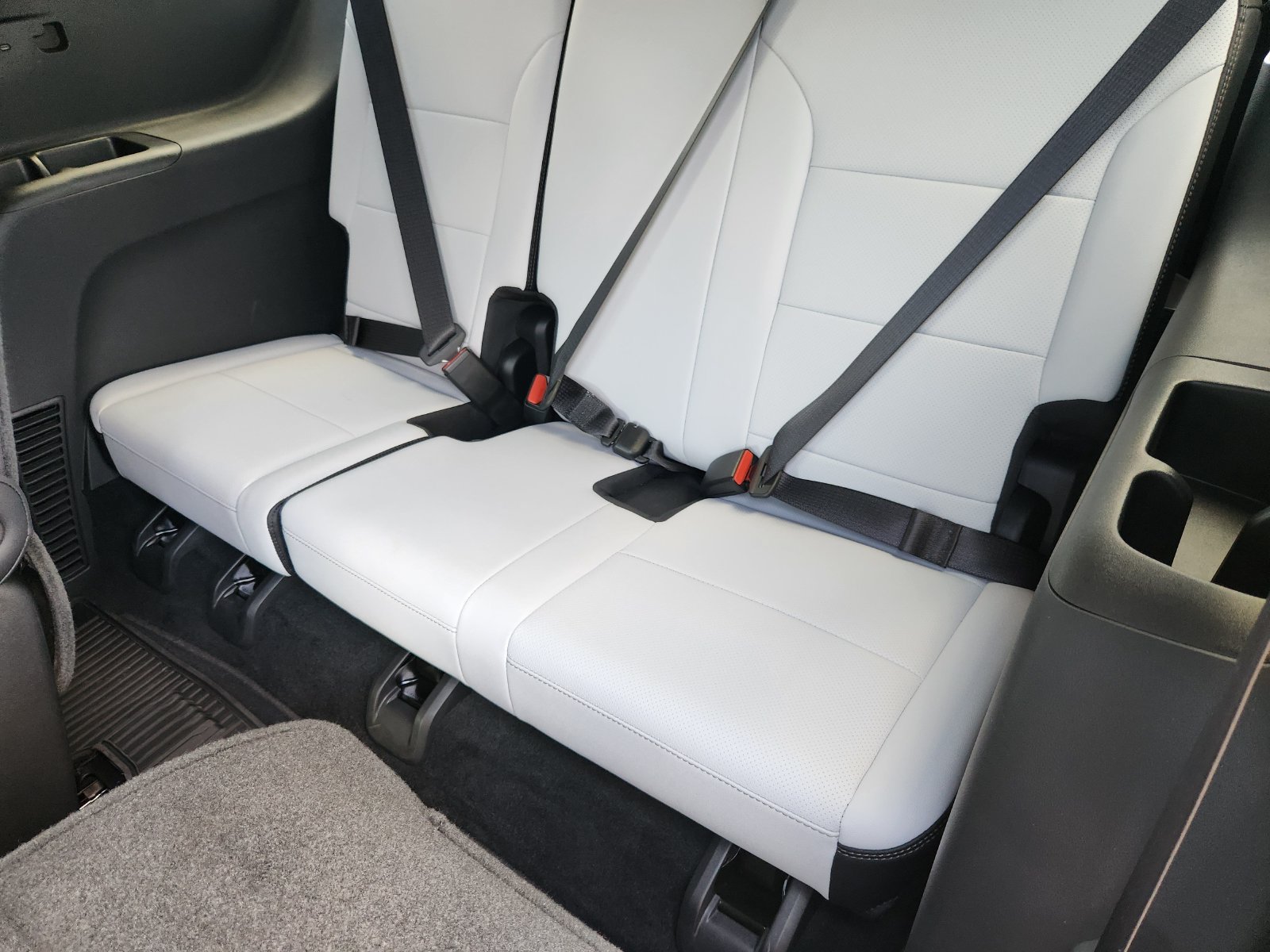 Used 2026 Chevrolet Traverse High Country w/ LPO, Floor Liner Package FWD image 39