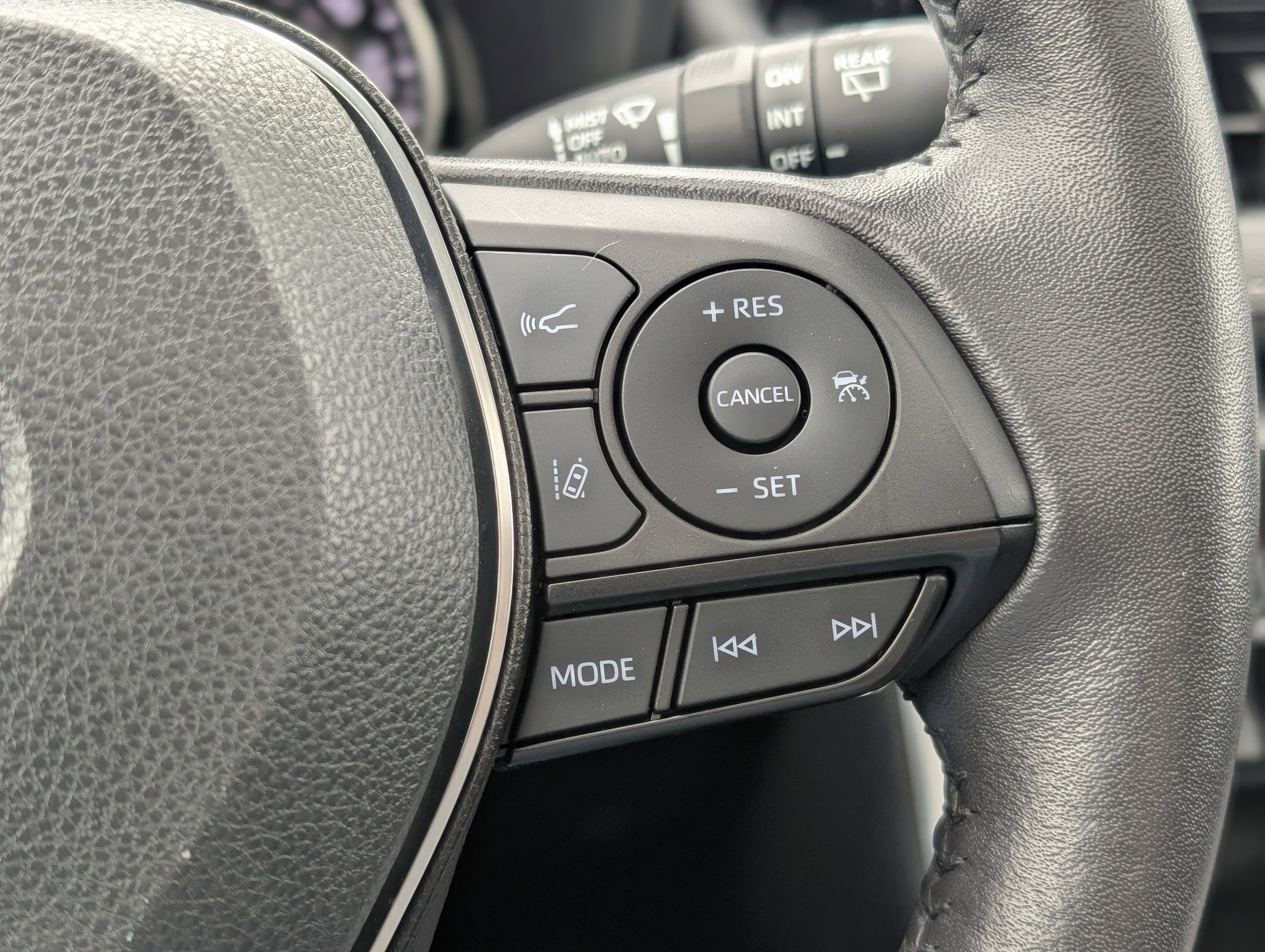 Used 2022 Toyota RAV4 XLE Premium image 19