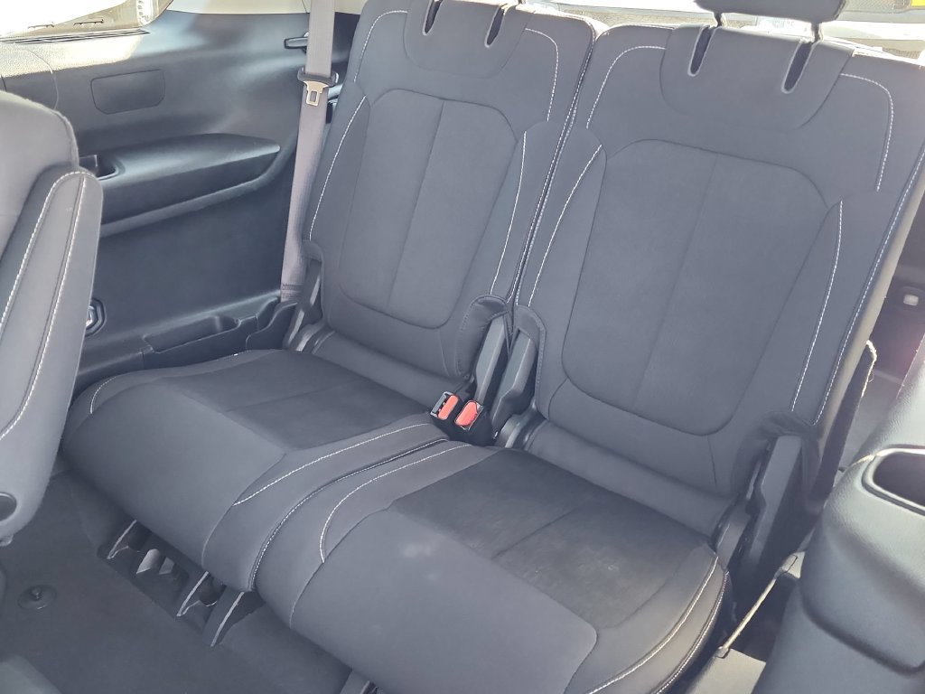 Used 2023 Jeep Grand Cherokee L Laredo RWD image 22