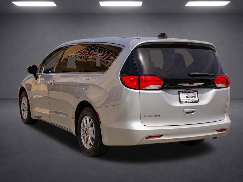 Used 2023 Chrysler Voyager LX image 6