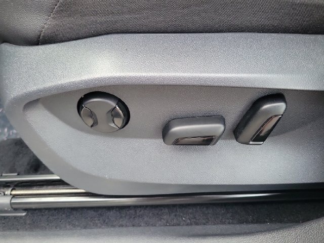 Certified 2022 Volkswagen Tiguan SE R-Line FWD image 19