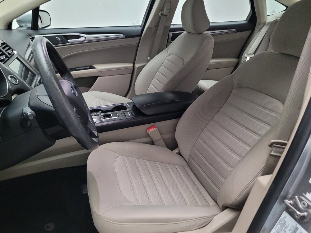 Used 2020 Ford Fusion SE image 17