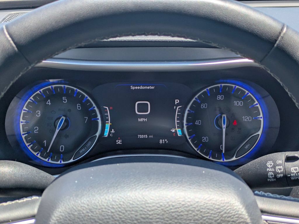 Used 2023 Chrysler Pacifica Touring-L FWD image 21
