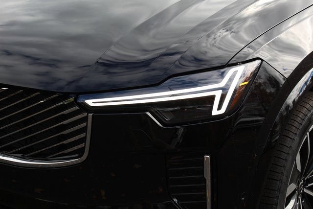 New 2026 Volvo XC90 B6 Plus w/ Protection Package Premier AWD/4WD image 9