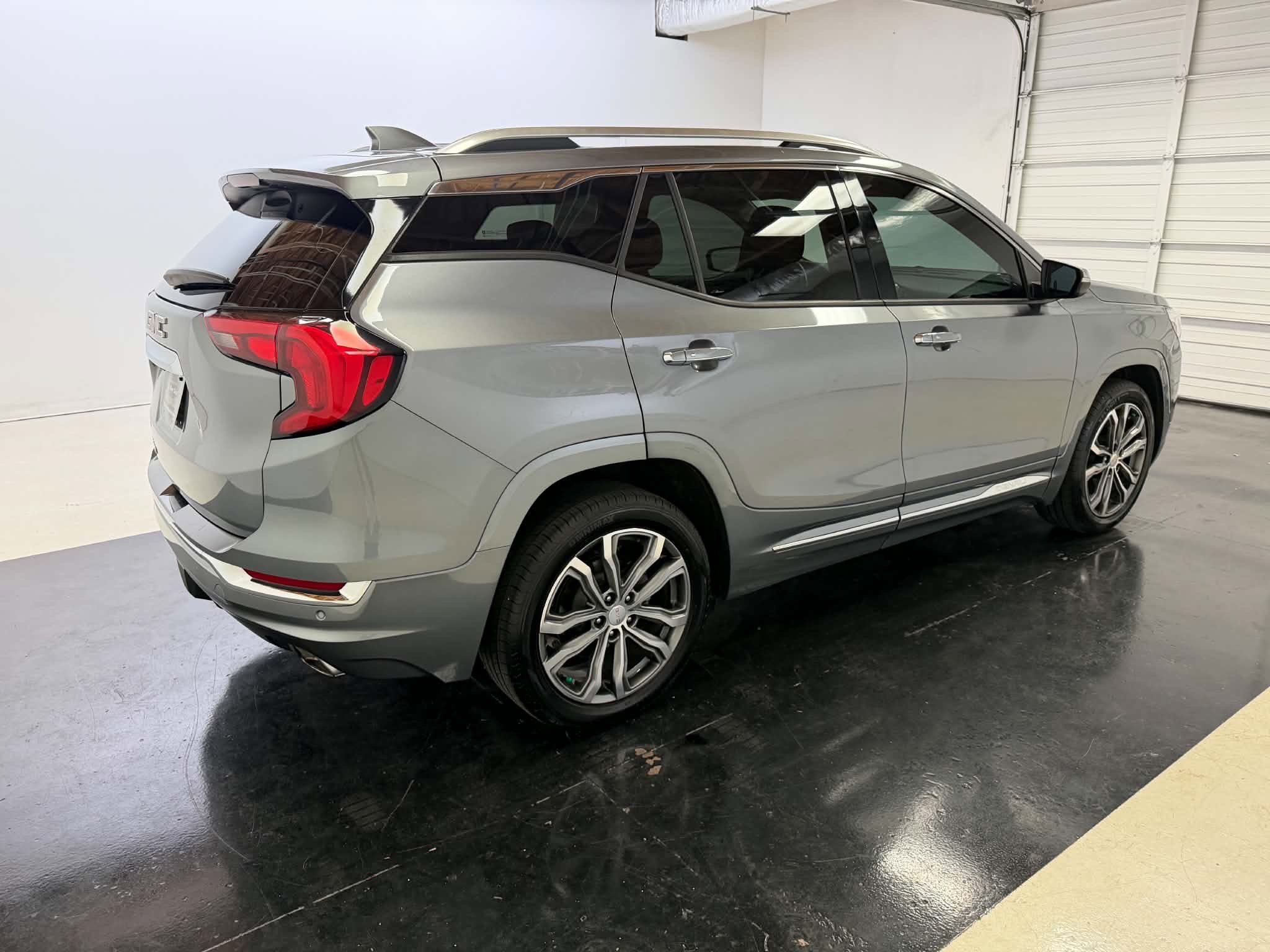 Used 2020 GMC Terrain Denali w/ Denali Premium Package FWD image 15