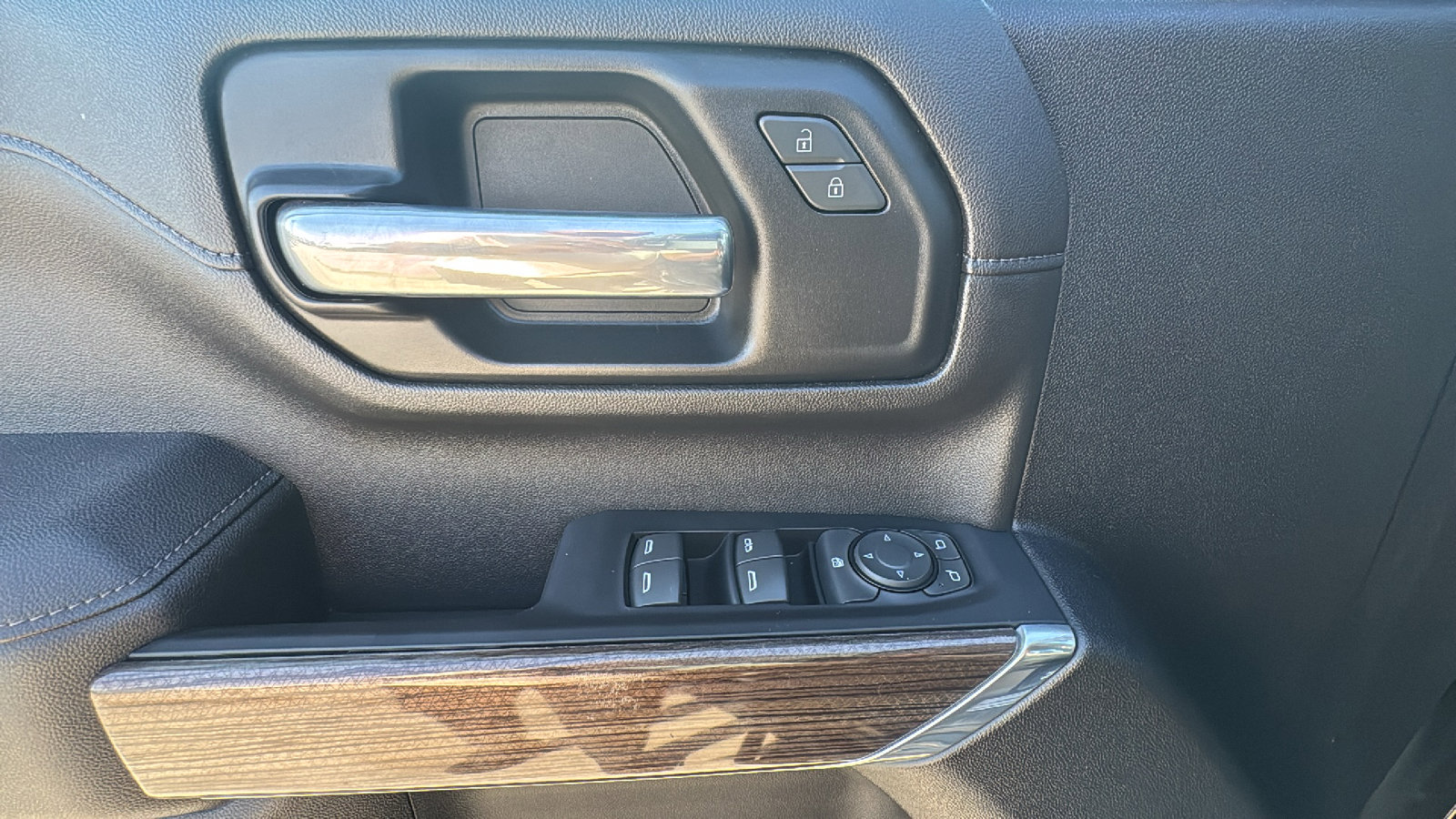 Used 2023 Chevrolet Silverado 2500 LT w/ Convenience Package image 12