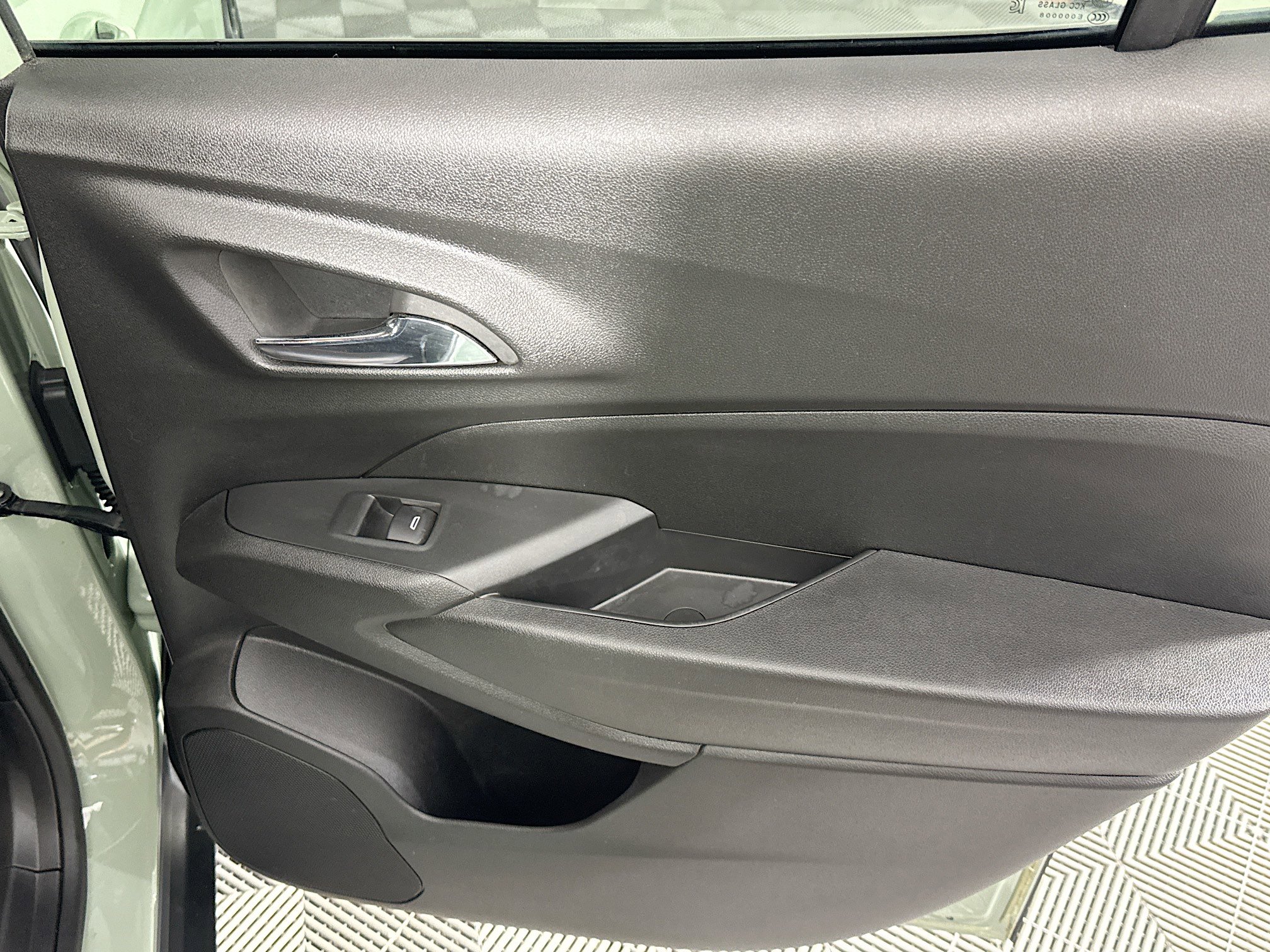 Used 2024 Chevrolet Trax RS w/ Sunroof Package FWD image 27