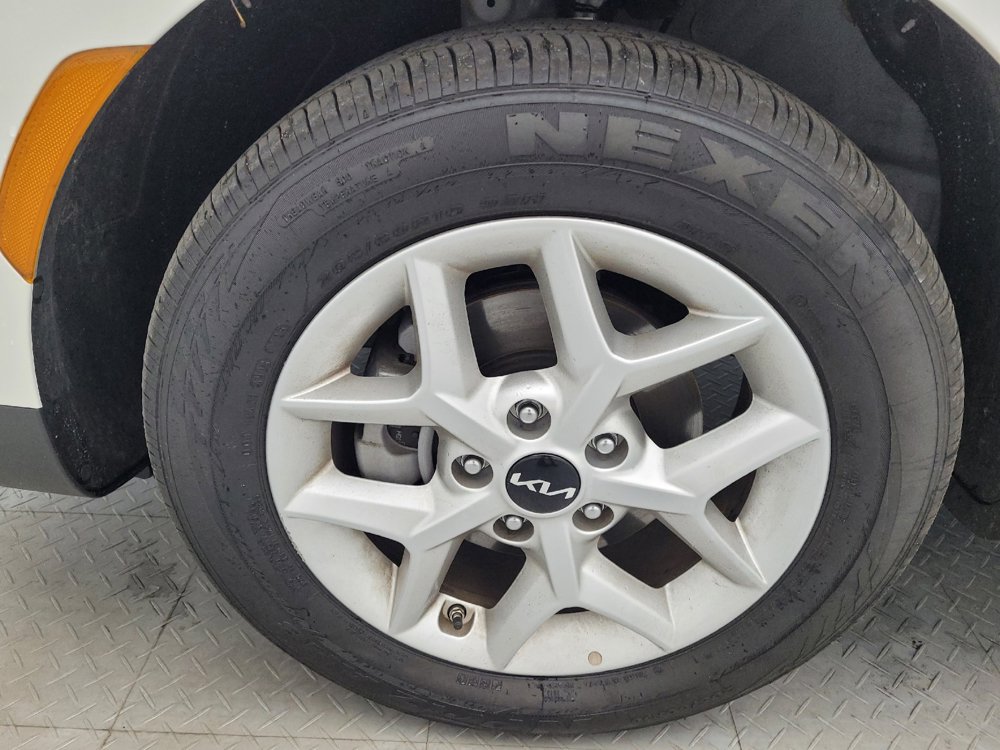 Used 2025 Kia Soul LX image 31