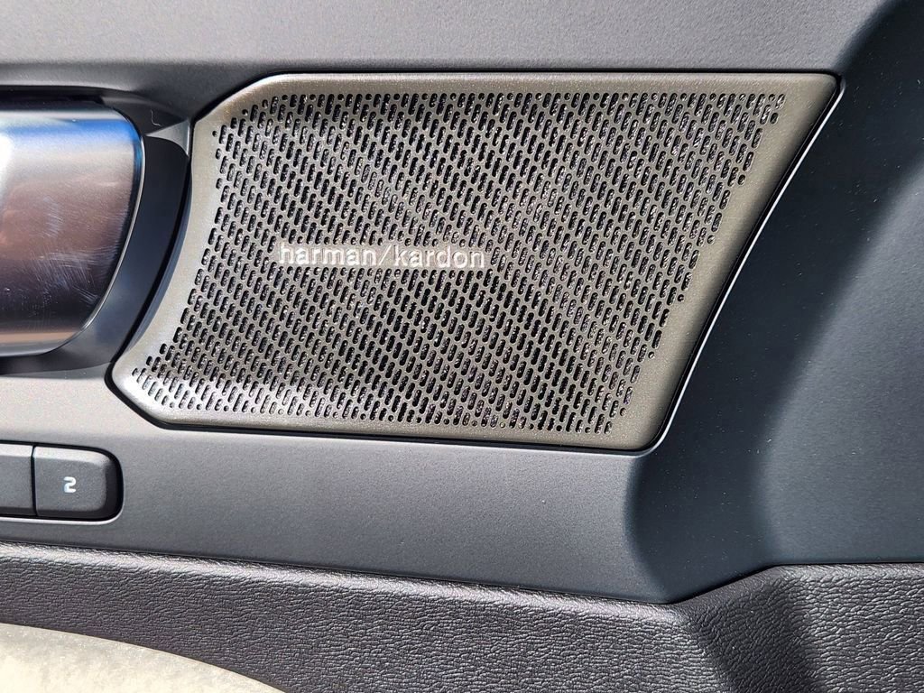 New 2026 Volvo XC40 B5 Ultra w/ Climate Package image 6