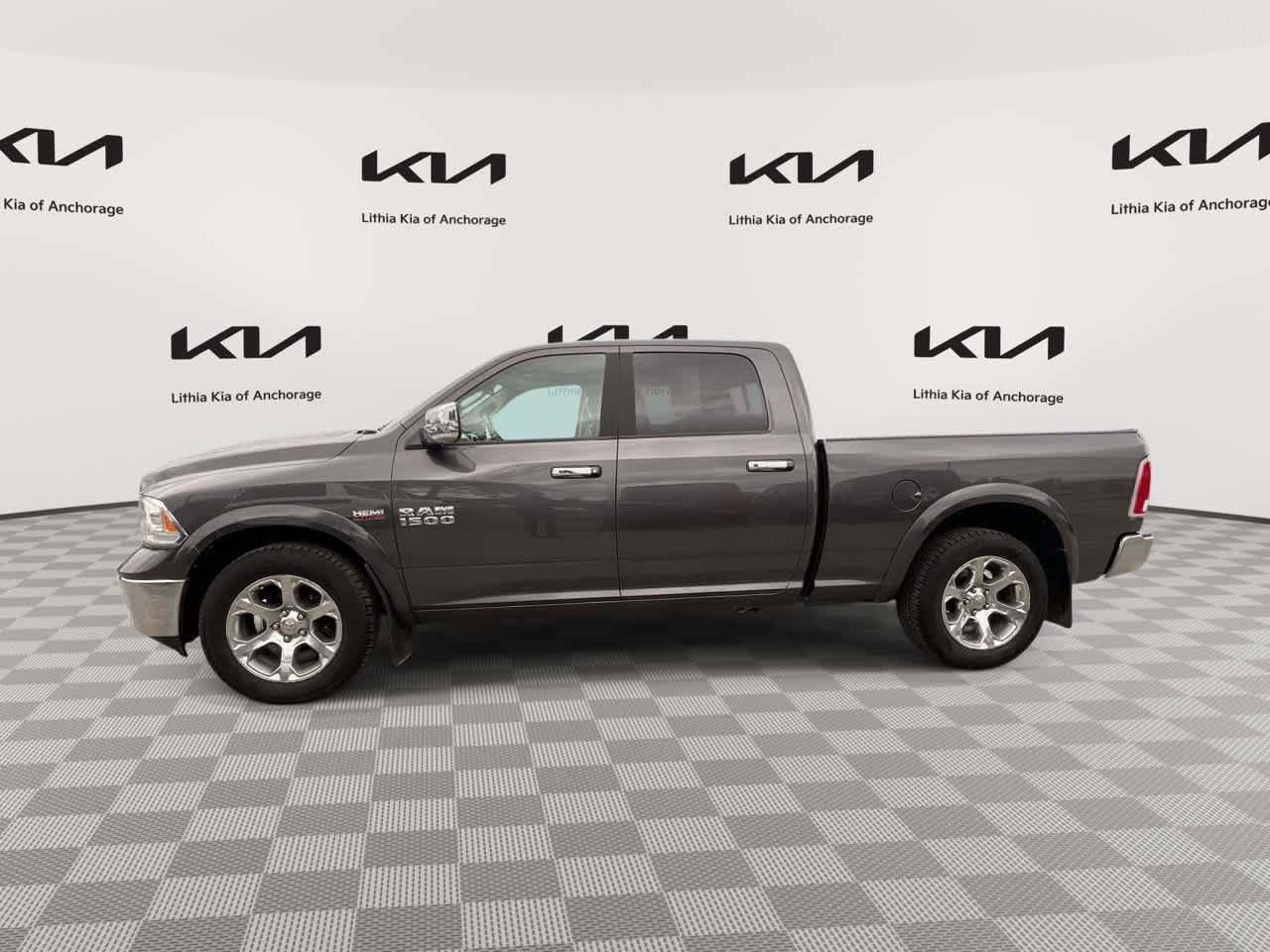 Used 2016 RAM 1500 Laramie AWD/4WD image 1