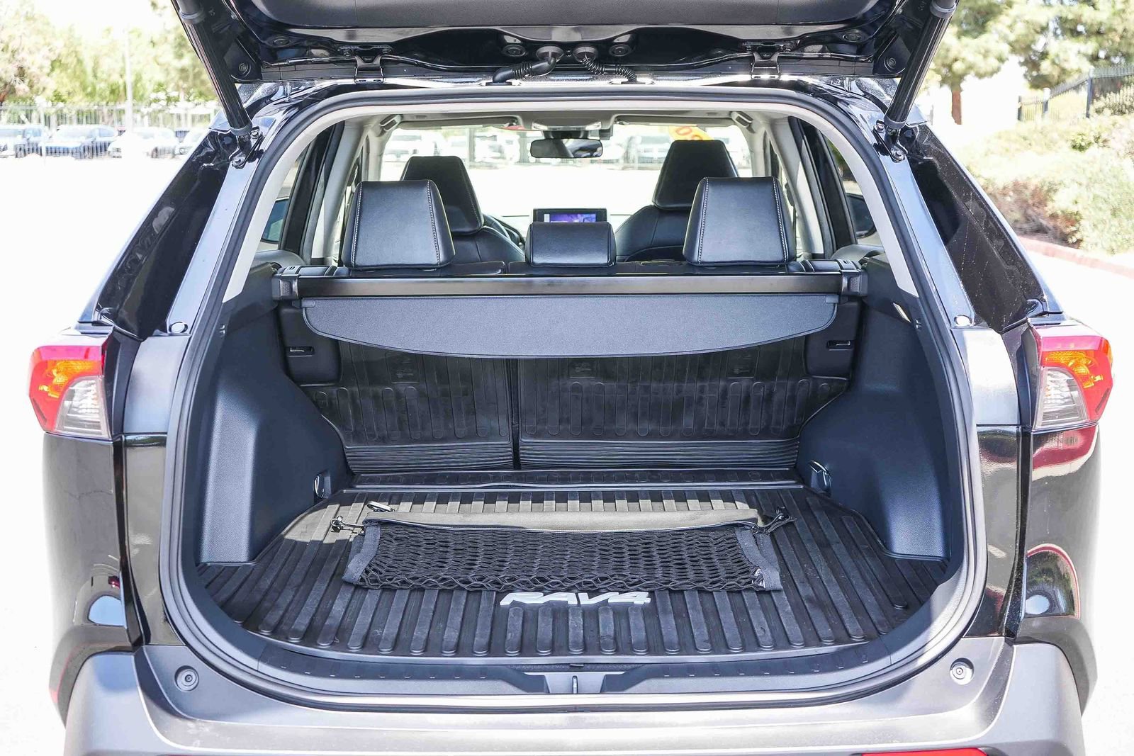 Certified 2023 Toyota RAV4 XLE Premium AWD/4WD image 32