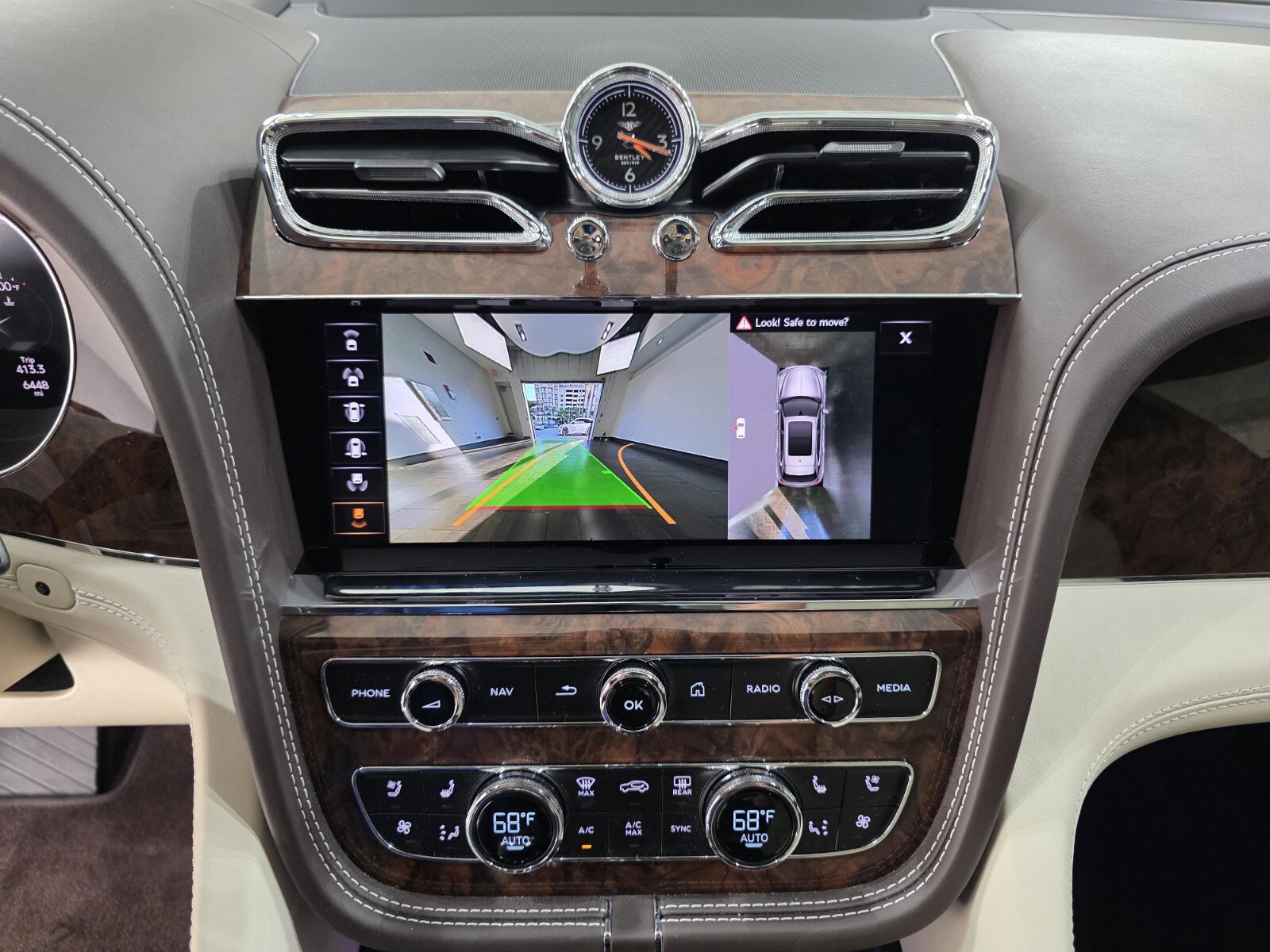 Used 2023 Bentley Bentayga image 20