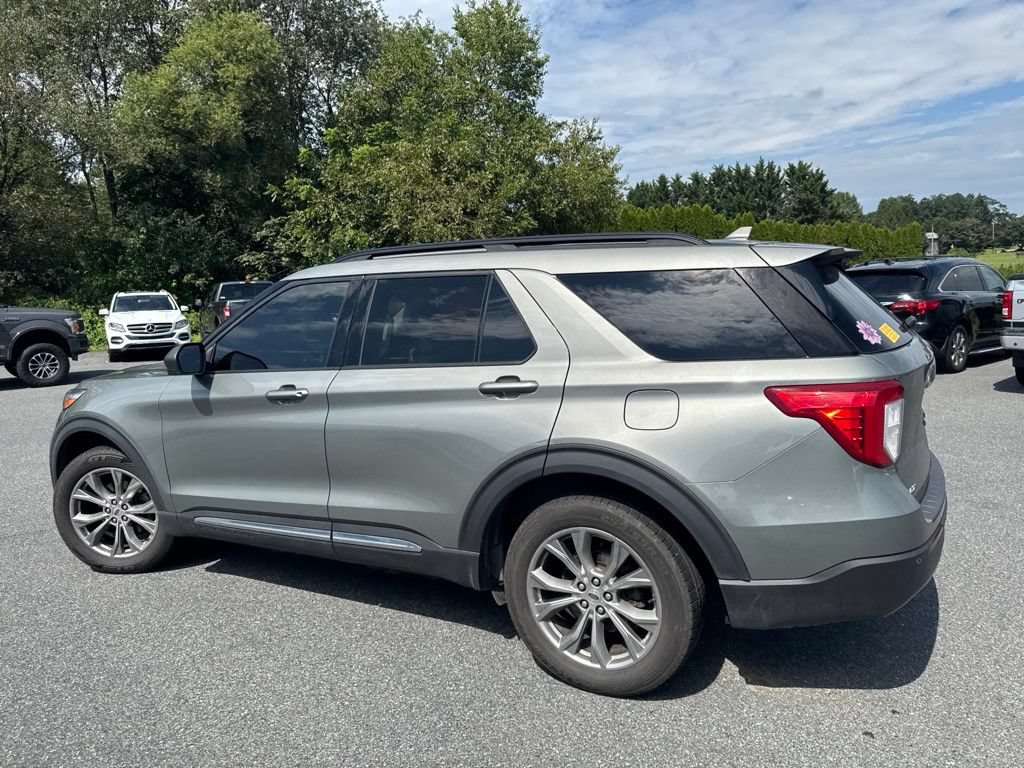 Used 2020 Ford Explorer XLT w/ Equipment Group 202A AWD/4WD image 4