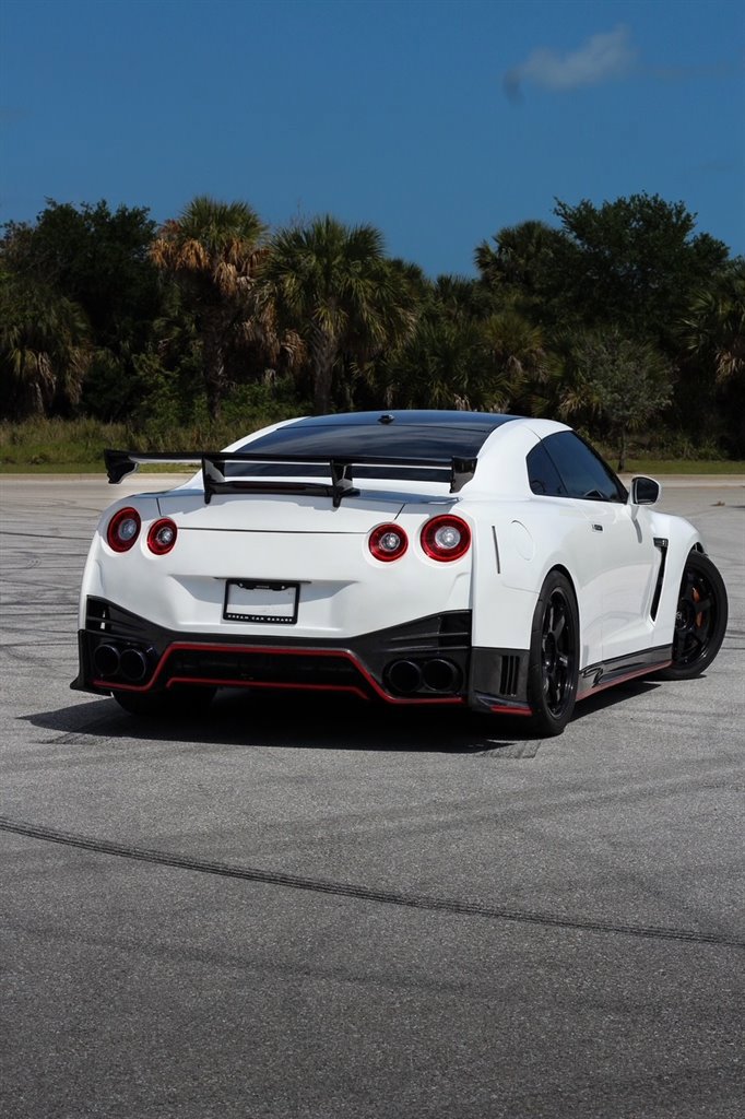 Used 2013 Nissan GT-R Premium AWD/4WD image 5
