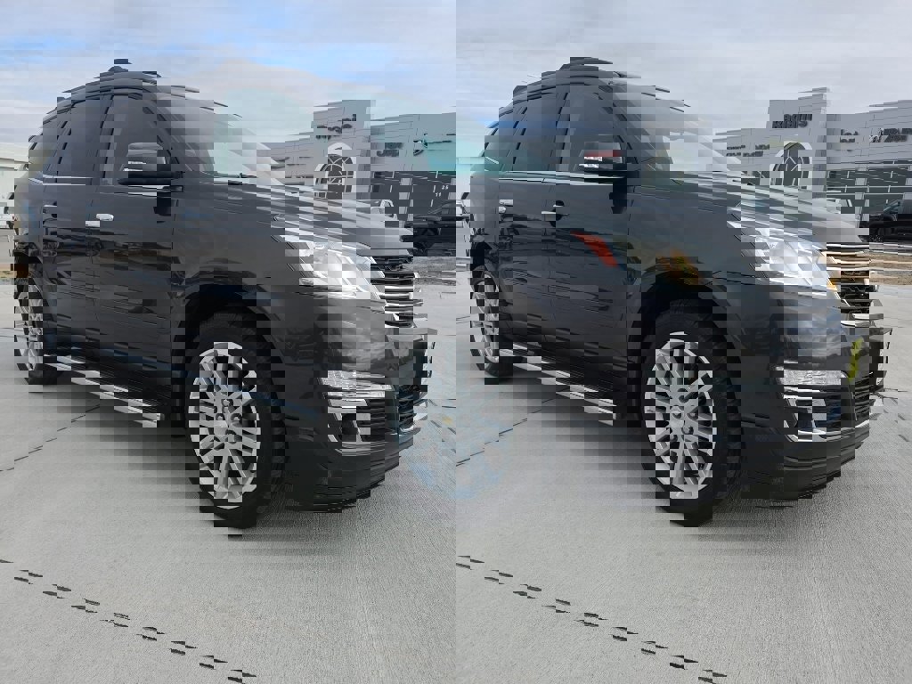 Used 2015 Chevrolet Traverse LT w/ Style and Technology Package image 3