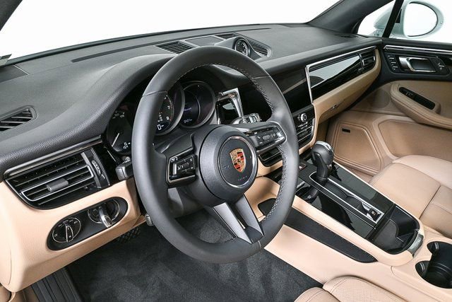 Certified 2026 Porsche Macan image 4
