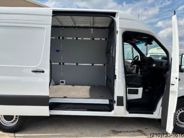 Used 2025 Mercedes-Benz Sprinter 2500 image 27