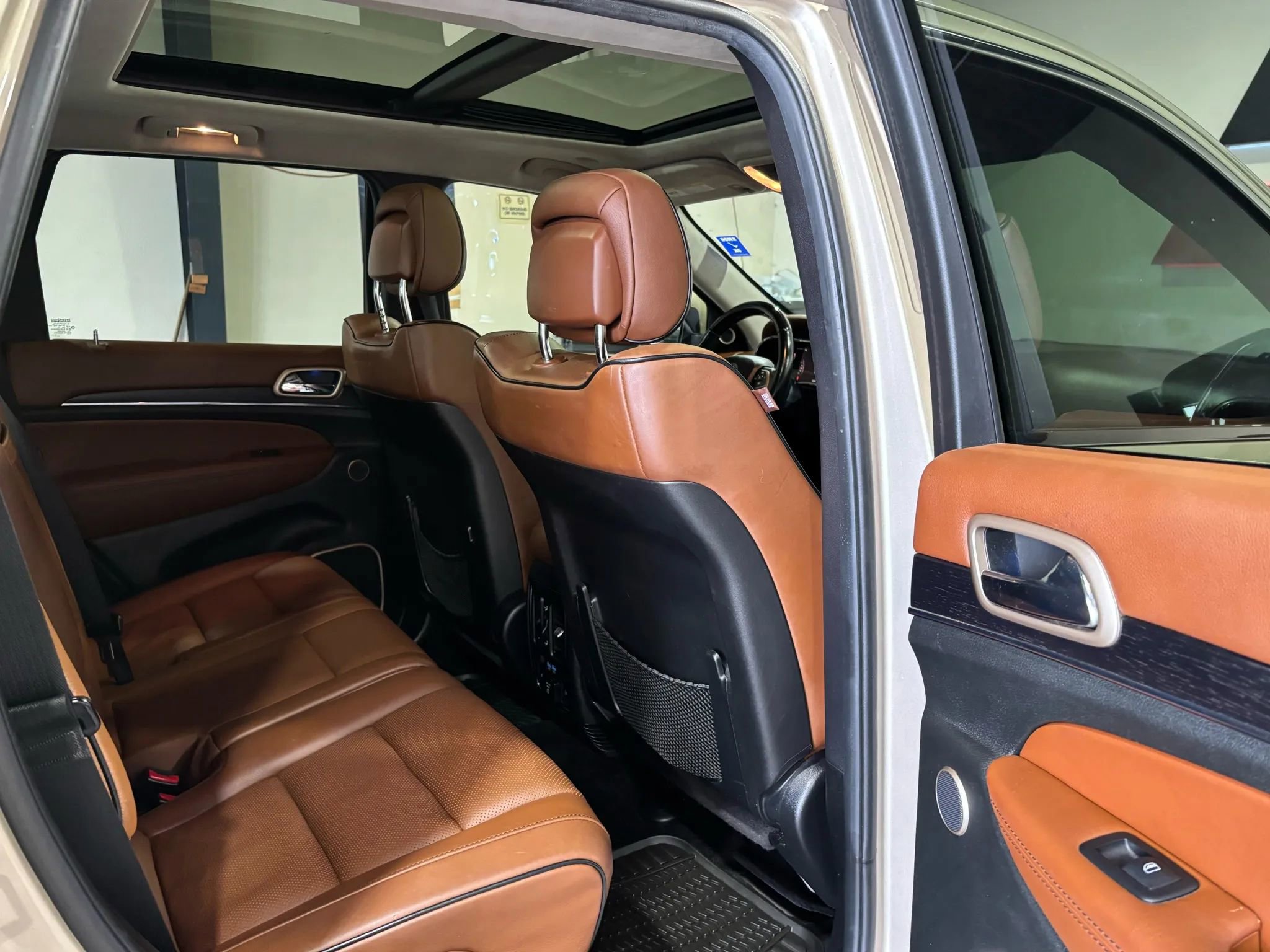 Used 2015 Jeep Grand Cherokee Summit w/ Platinum Series Group image 18