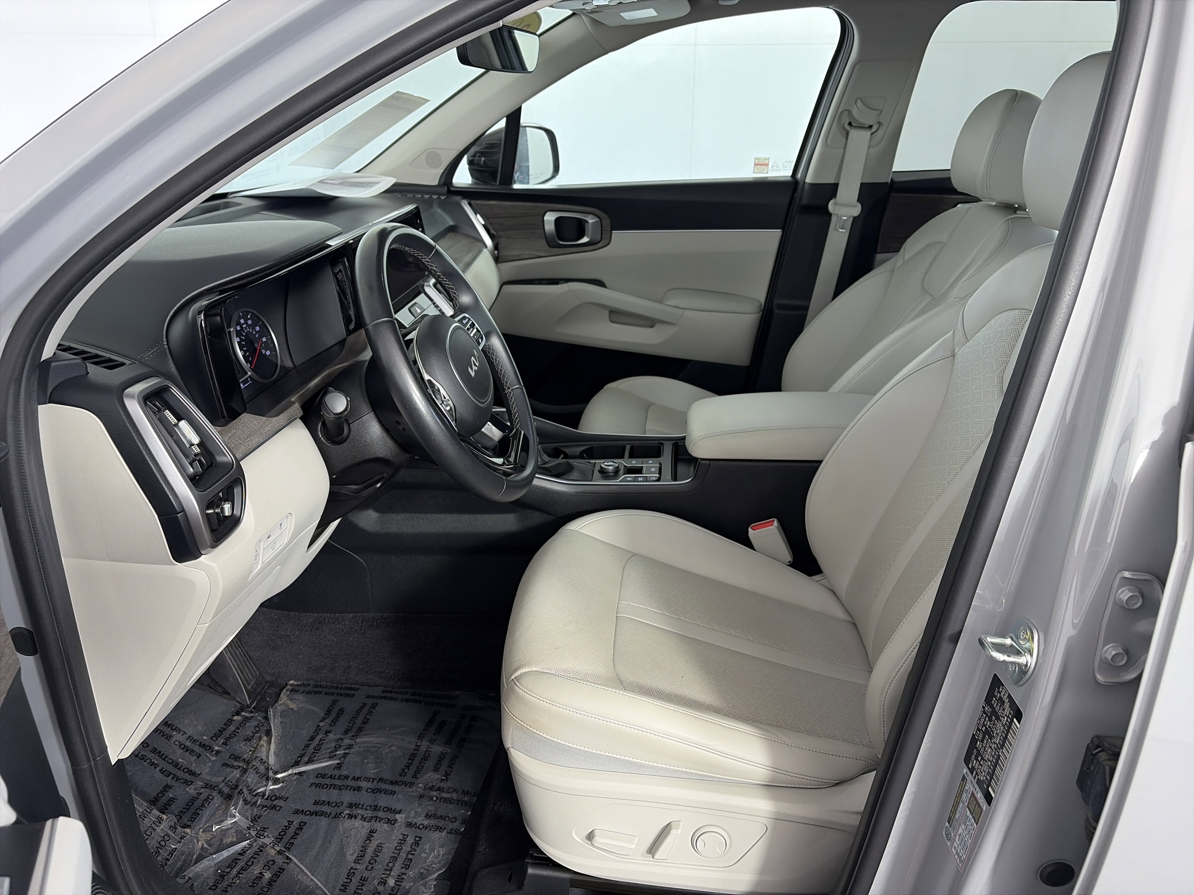 Certified 2023 Kia Sorento EX w/ Panoramic Sunroof Package FWD image 6