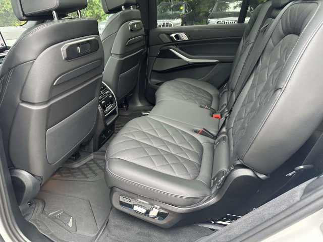 Used 2026 BMW X7 xDrive40i w/ M Sport Package AWD/4WD image 18