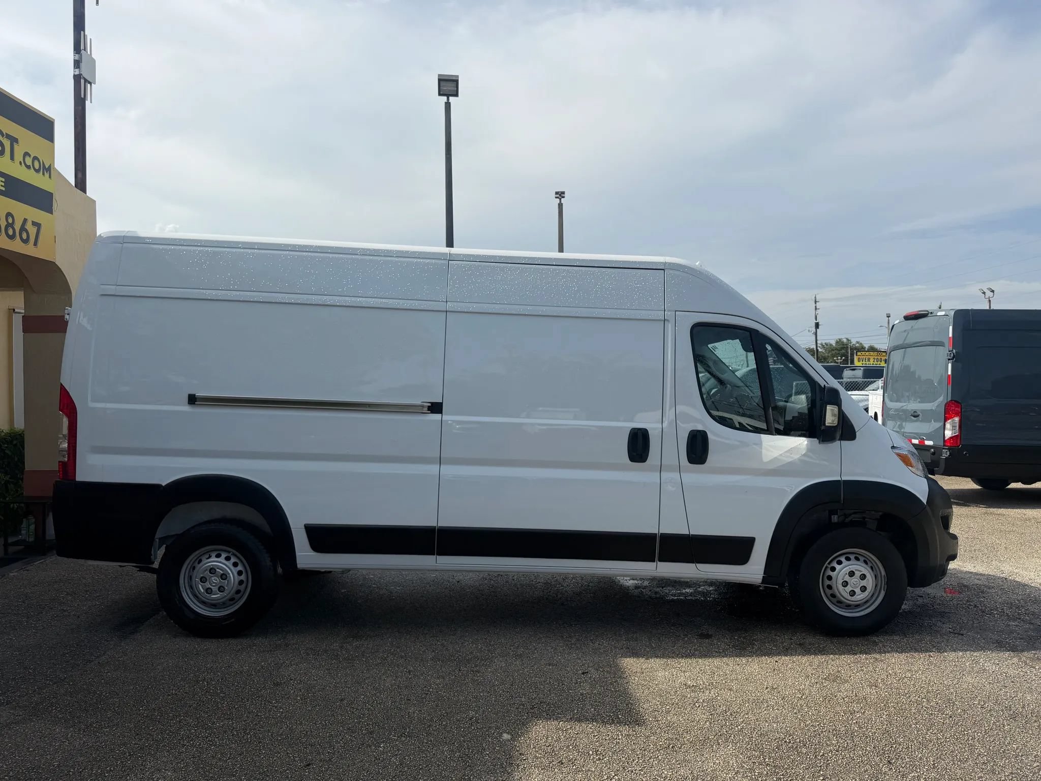 Used 2025 RAM ProMaster 2500 w/ Convenience Group FWD image 8