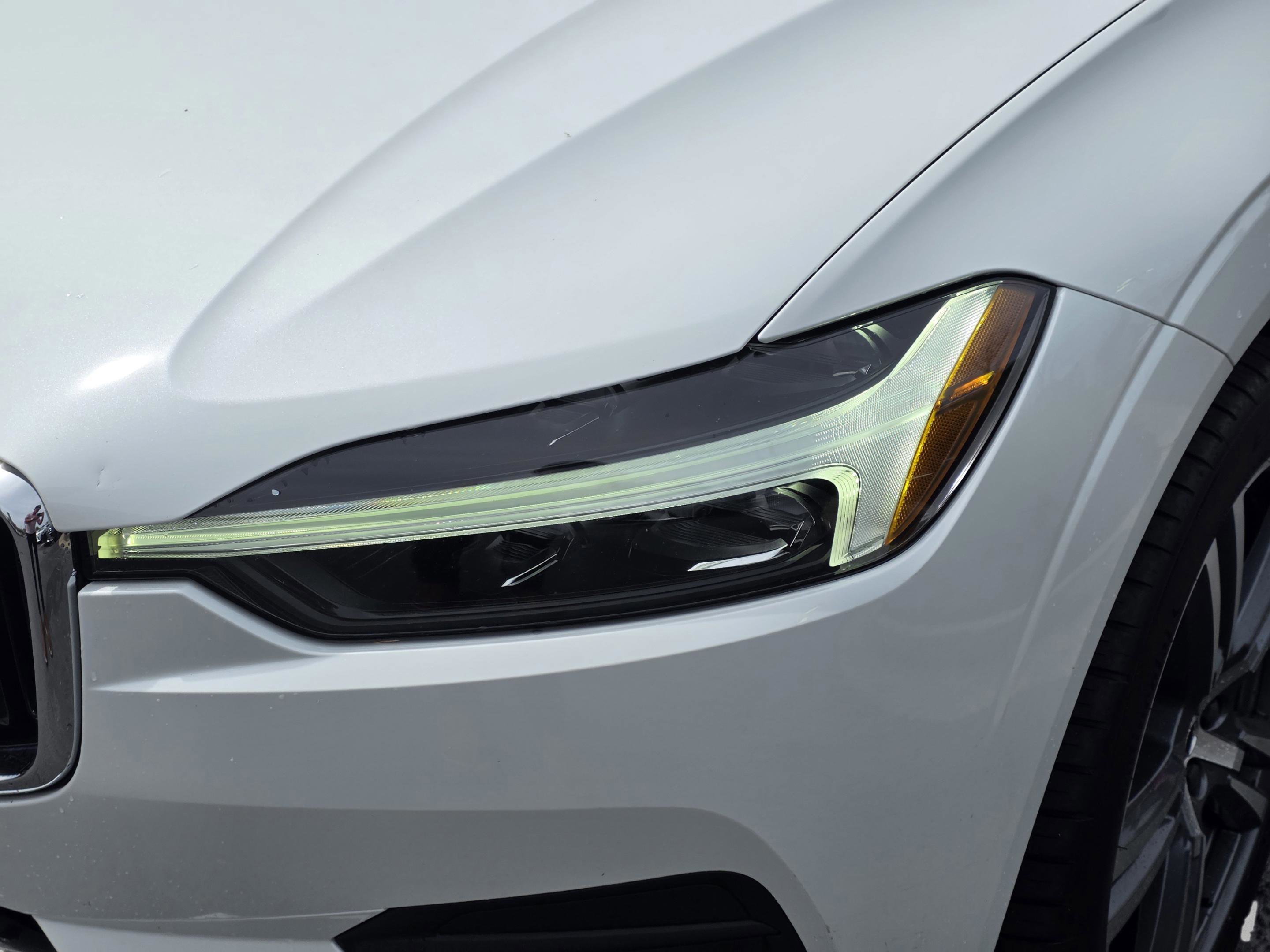 Used 2021 Volvo XC60 T5 Momentum w/ Climate Package image 9