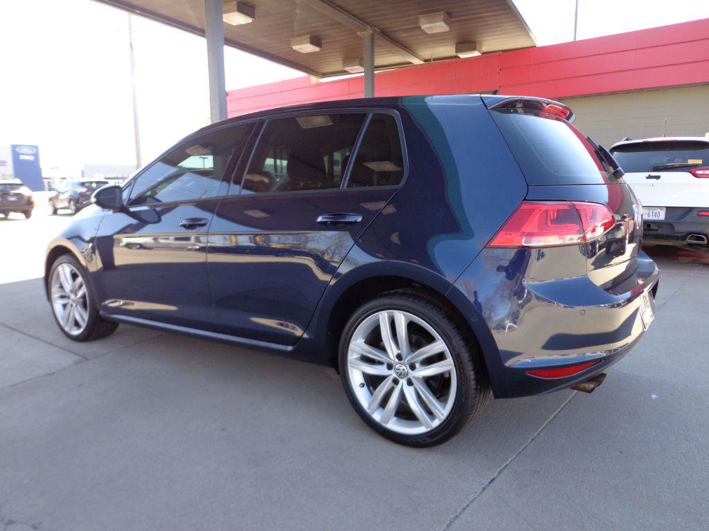 Used 2017 Volkswagen Golf 4-Door image 6