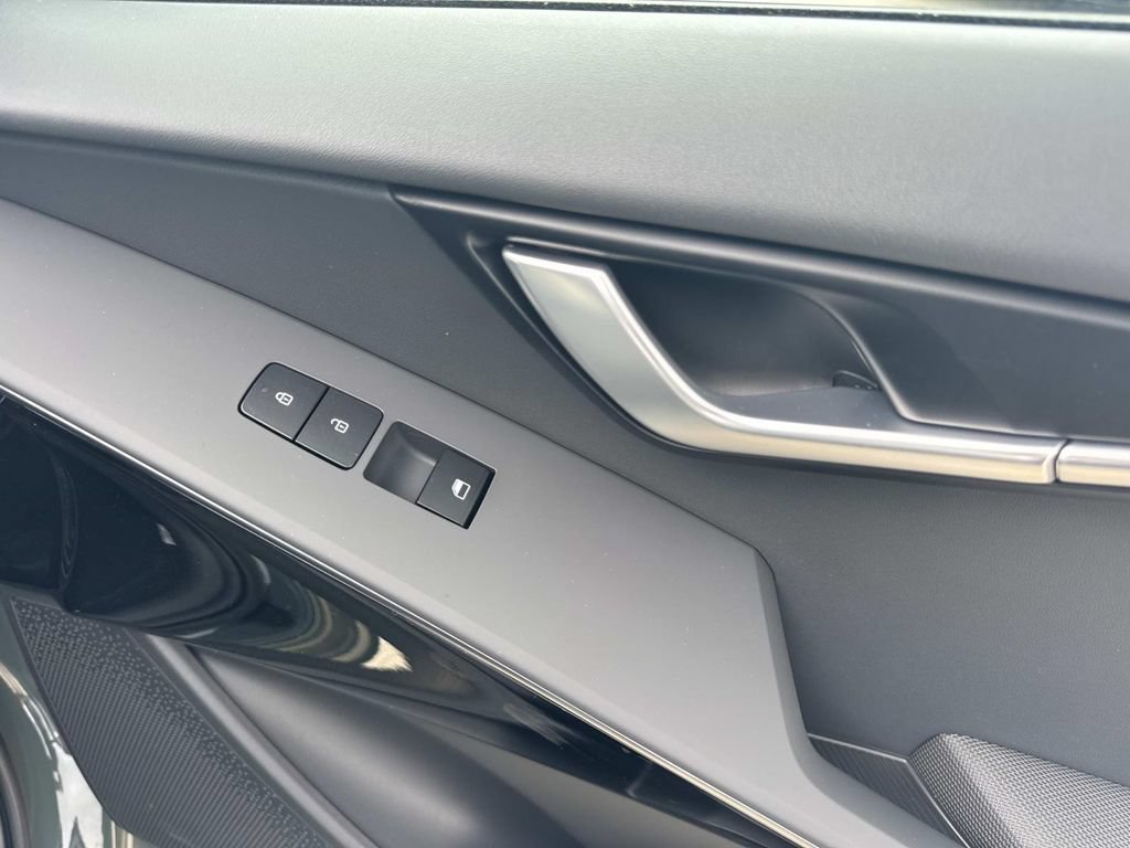 New 2026 Kia Niro Wind FWD image 17