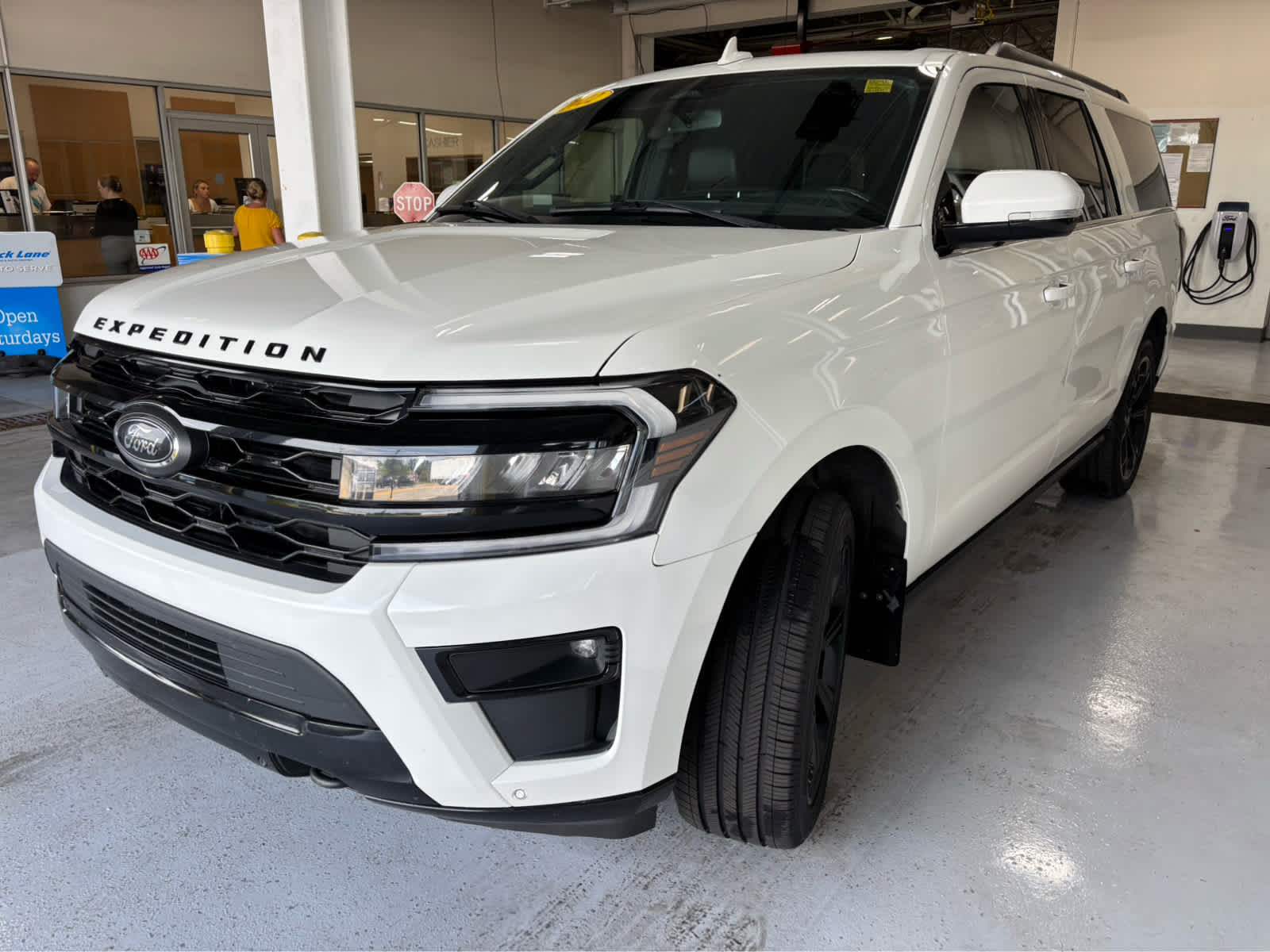 Certified 2022 Ford Expedition Max Limited AWD/4WD image 4