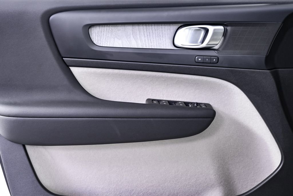 Certified 2026 Volvo XC40 B5 Plus w/ Protection Package Premier image 8