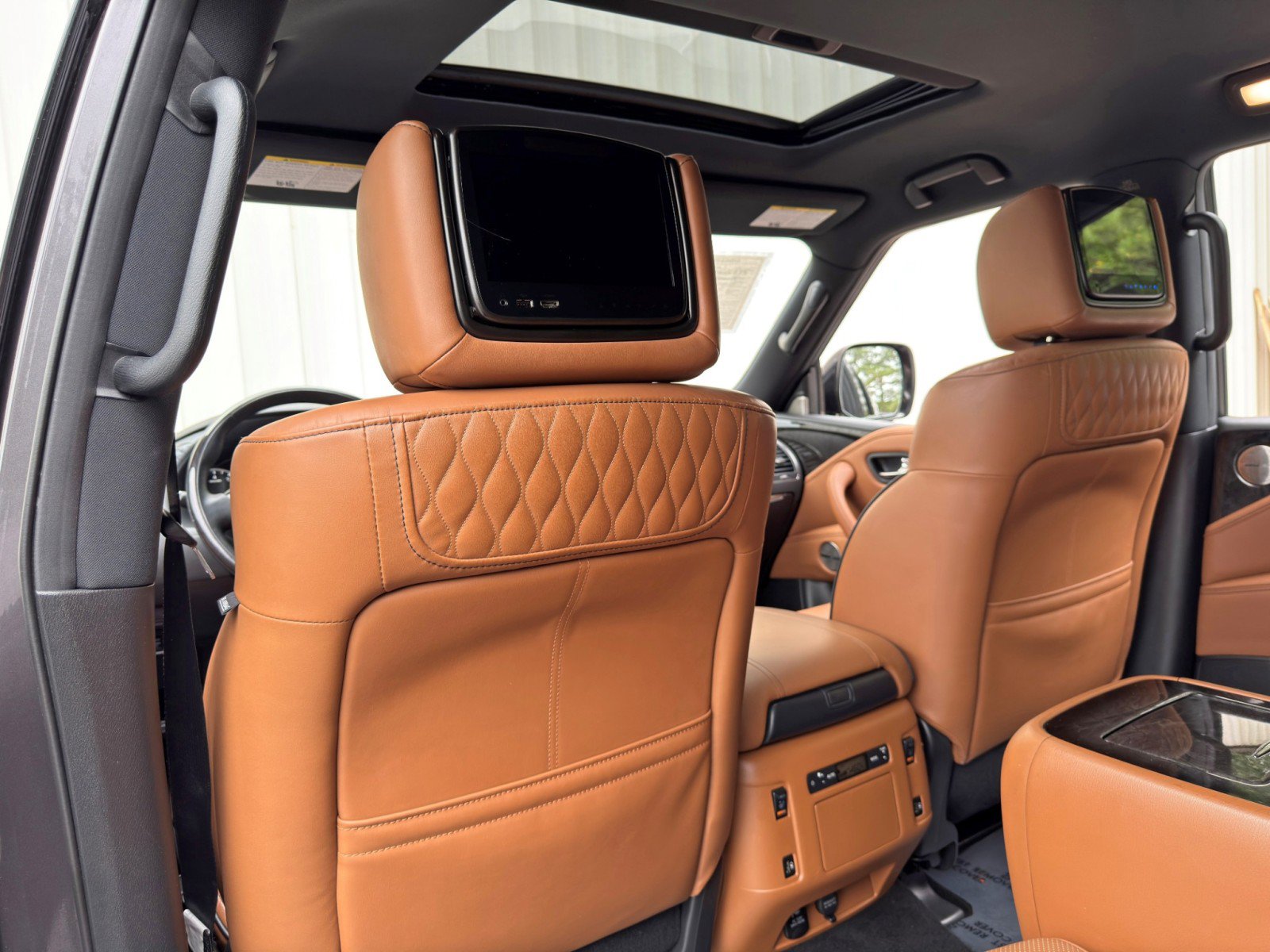 Used 2022 INFINITI QX80 Sensory w/ All-Season Package AWD/4WD image 35