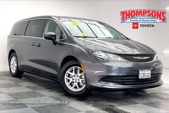 Used 2017 Chrysler Pacifica LX image 1