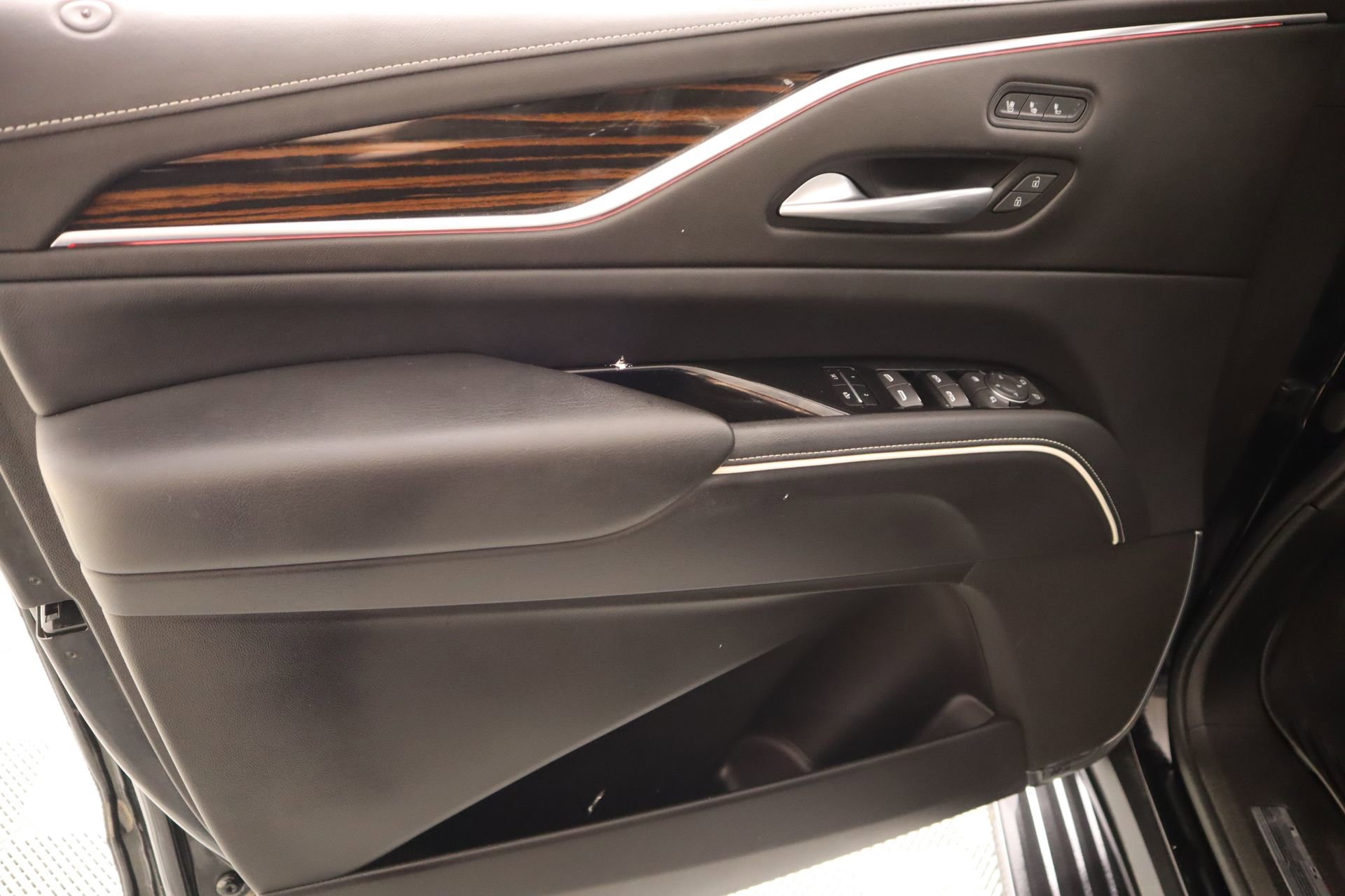 Used 2023 Cadillac Escalade Premium Luxury image 18